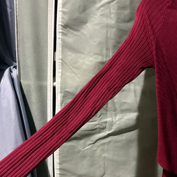 Express W Sz XS Burgundy Criss Cross-Neck Sweater EUC very fitting. FIRM 10 - Picture 4 of 7